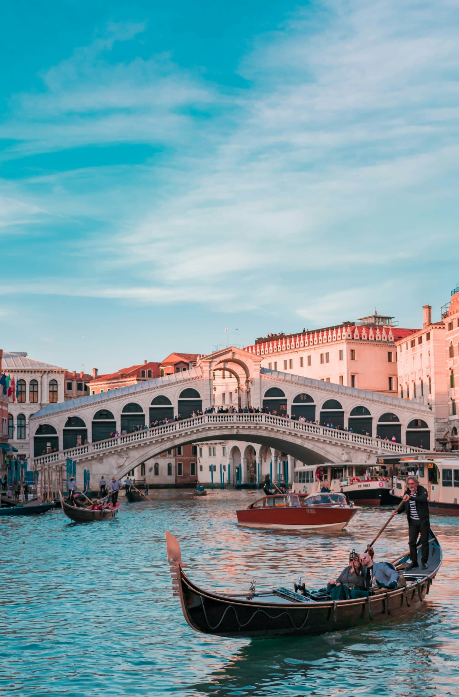 Woman traveling with Romeah luggage through an Italian city